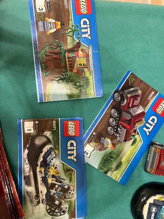 LEGO City 60071 – Поліцейський корабель на повітряній подушці.