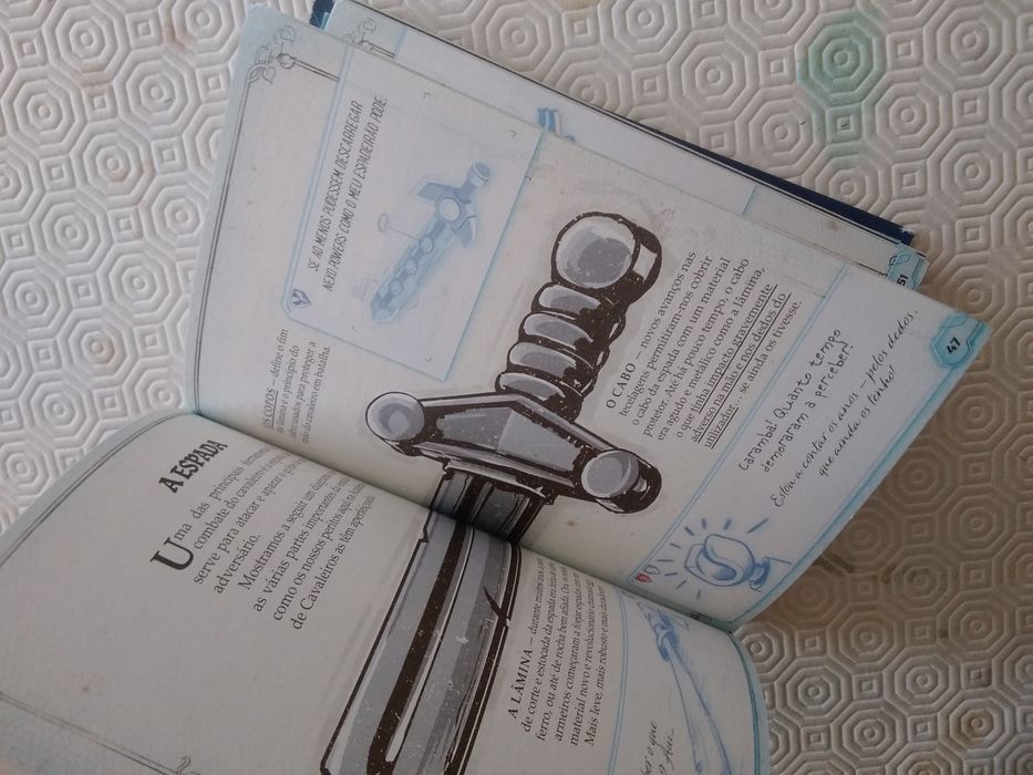 Livro Lego NEXO KNIGHTS O código dos Cavaleiros guia para aprendizes.