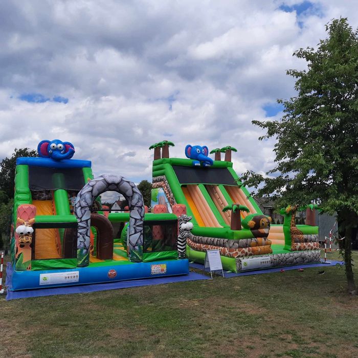 Dmuchańce, dmuchaniec, dmuchana zjeżdżalnia, plac zabaw.