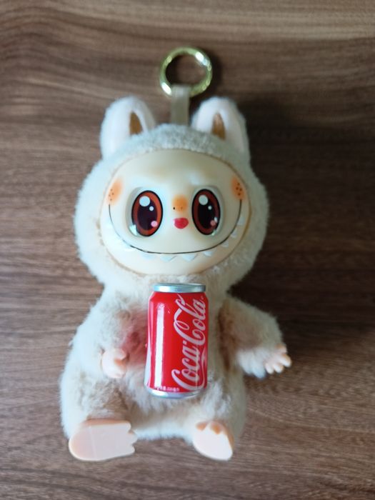 Labubu maskotka Coca Cola