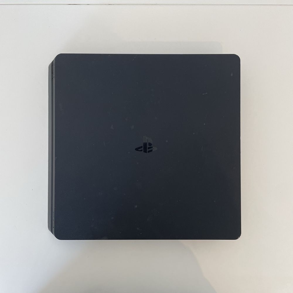 PS4 Slim 500 GB + Comando