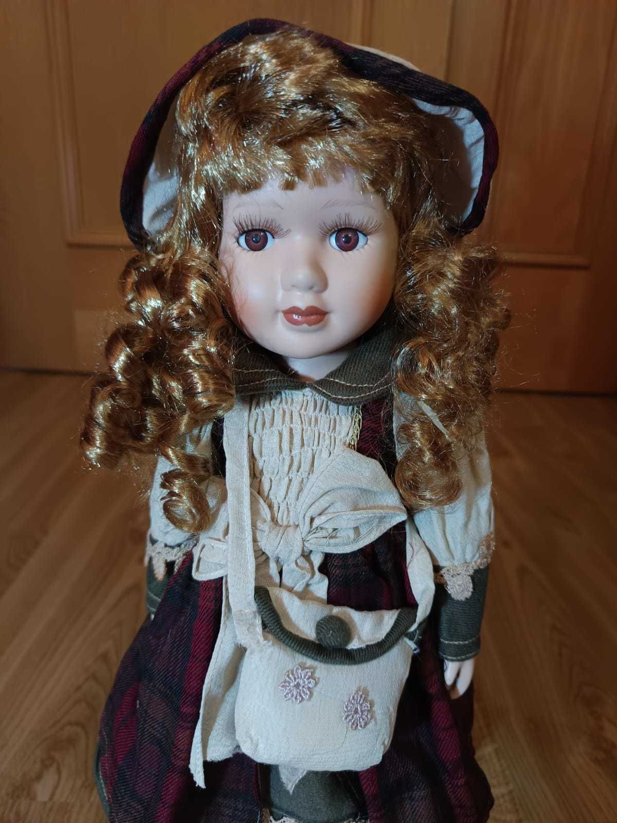 Boneca de Porcelana com Caixa Original – Estilo Camponesa