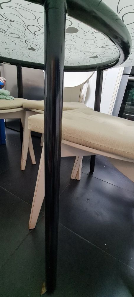 Mesa em vidro com 6 cadeiras