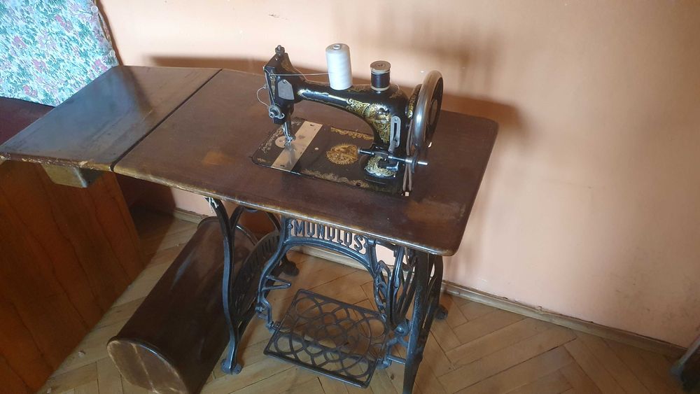 MUNDLOS i STOEWER- przepiękna, zabytkowa maszyna do szycia