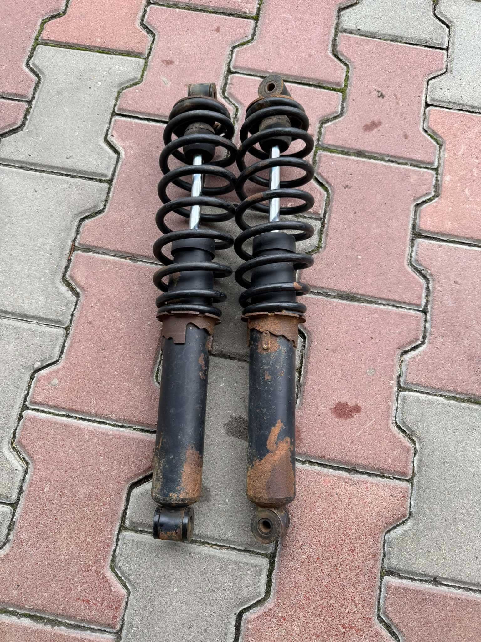 zawieszenie amortyzator tyl tylny sprezyna Polaris Scrambler Sportsman