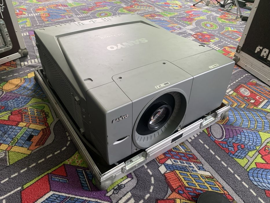 Проектор Sanyo PLC-XF60A