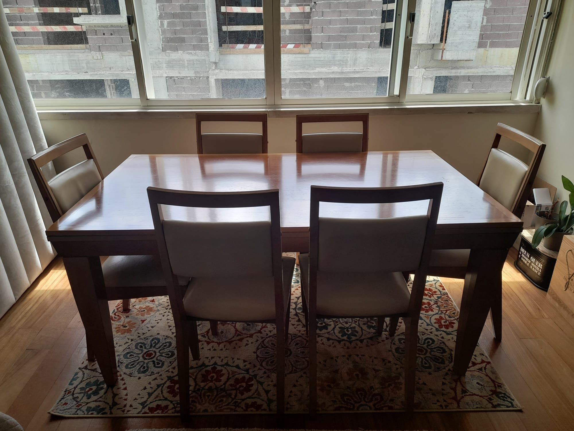 Mesa em cerejeira