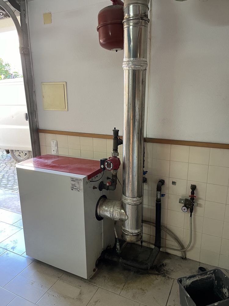 Caldeira a gasoleo marca Roca