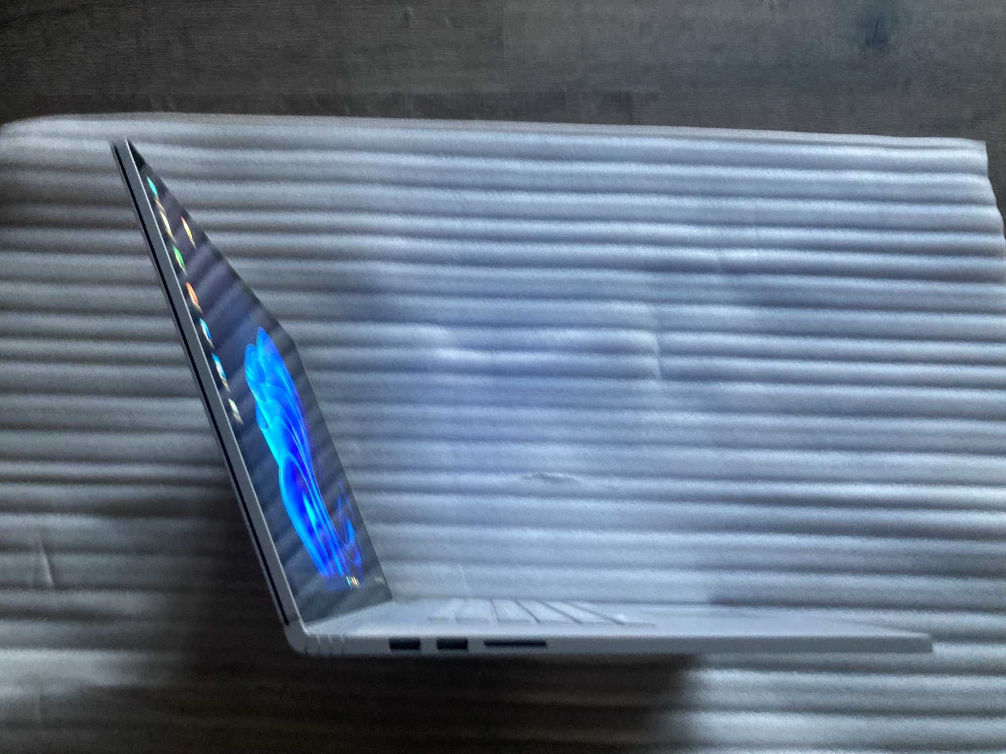 i7,16GB,256GB,NVIDIA GTX 1060 6GB Microsoft Surface Book 2 15" Windows
