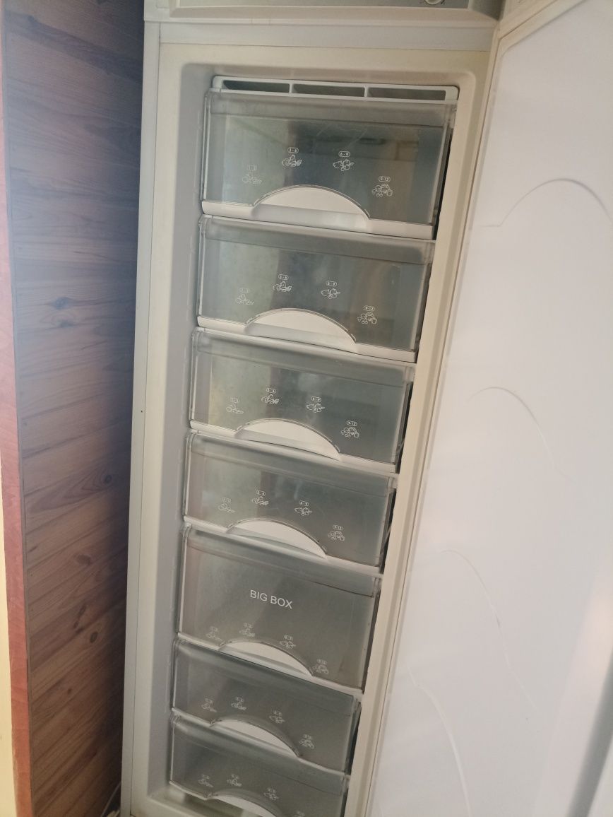 Продам морозилку