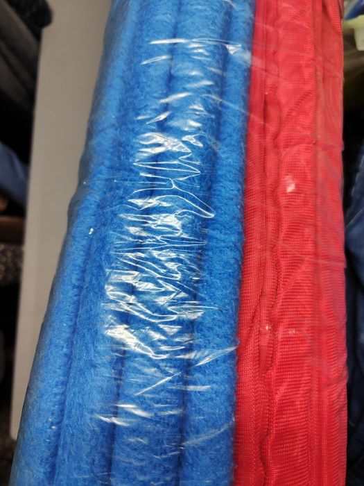 Dois cobertores de uma só cor,vendo individualmente cada trinta euros