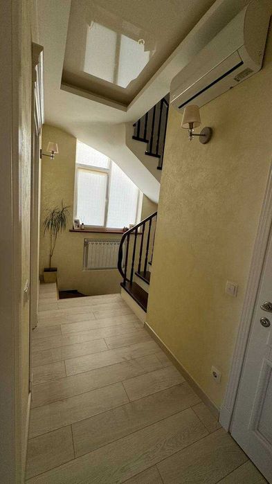 В продажу трьохповерховий таунхаус 120м2