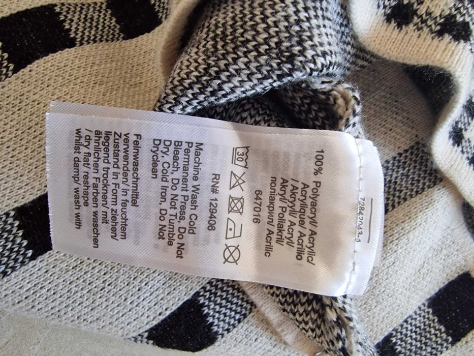 Sukienka dzianinowa oversize geometryczny wzór – stan idealny