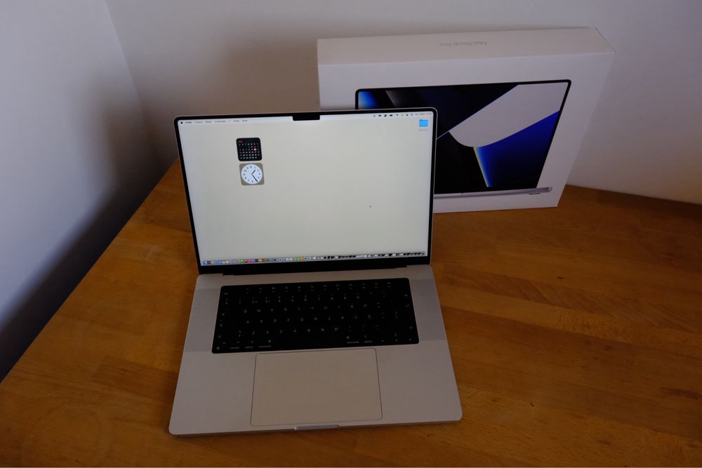 MacBook Pro: M1-Pro 16’ (16GB / 512gb RAM)