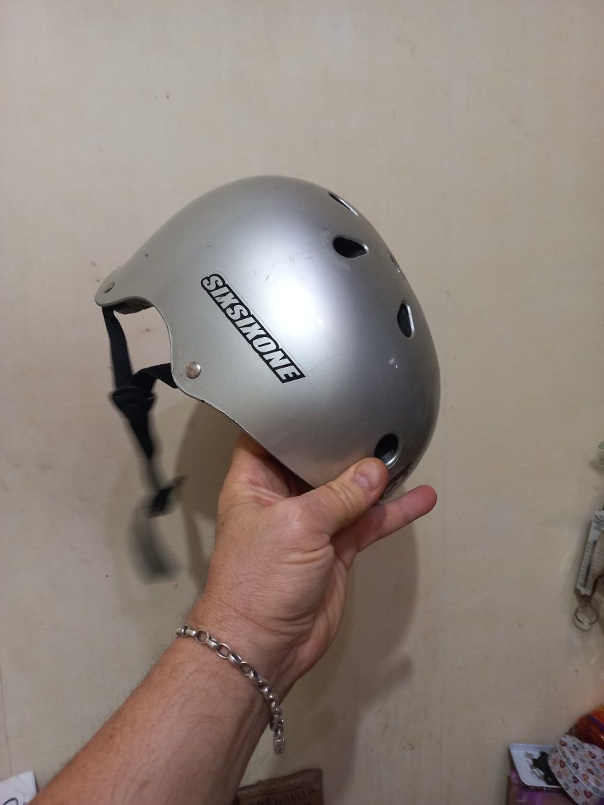 Шлем размер  59/60 в отличном состоянии
