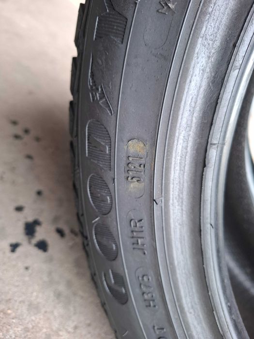 Opony całoroczne 215/45/16 Goodyear.