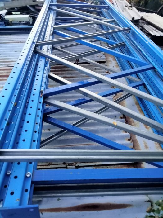 Regał na ciężkie przedmioty