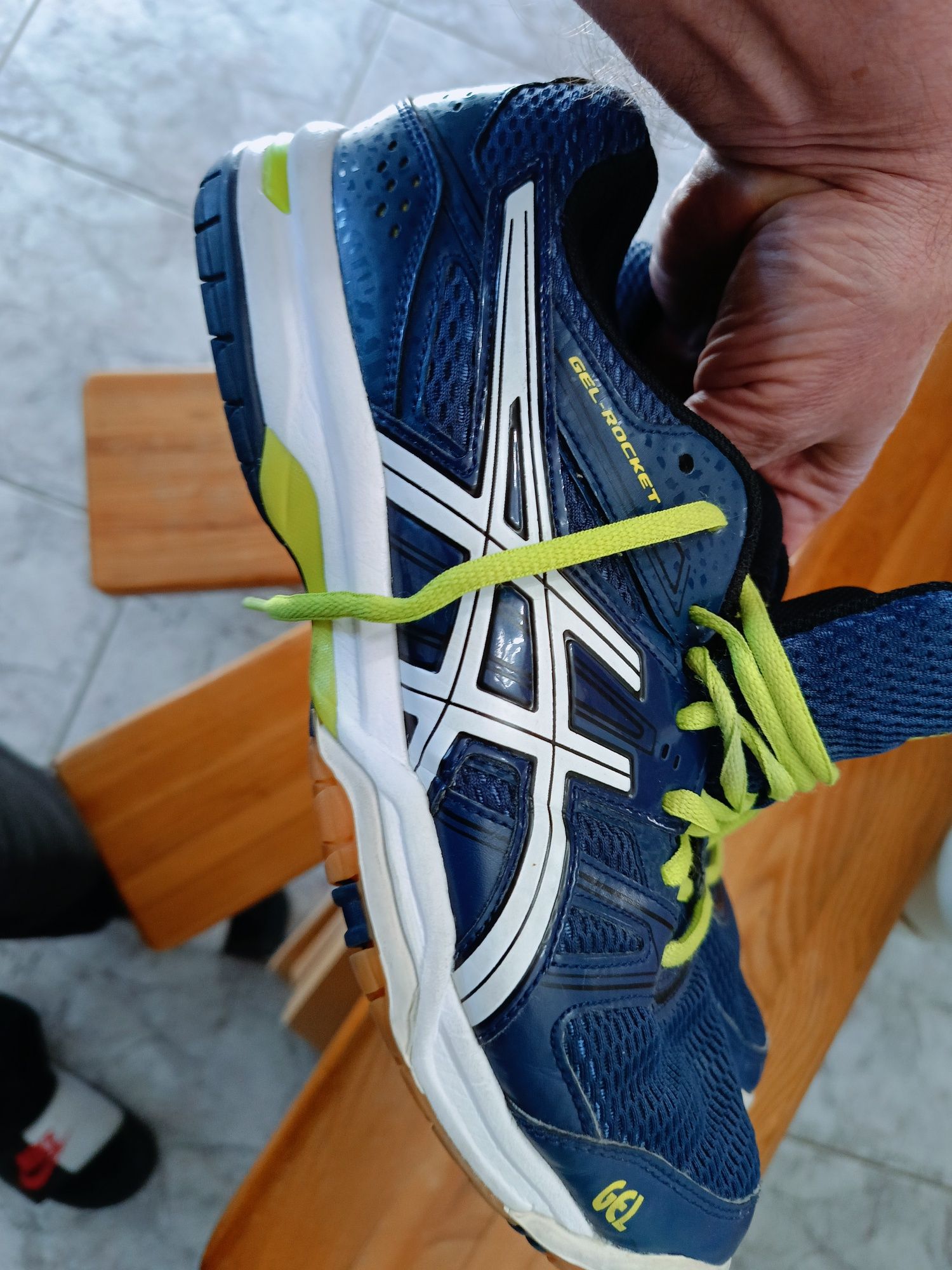 Asics buty sportowe na halę rozmiar 41,5