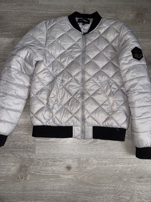 Курточка жіноча