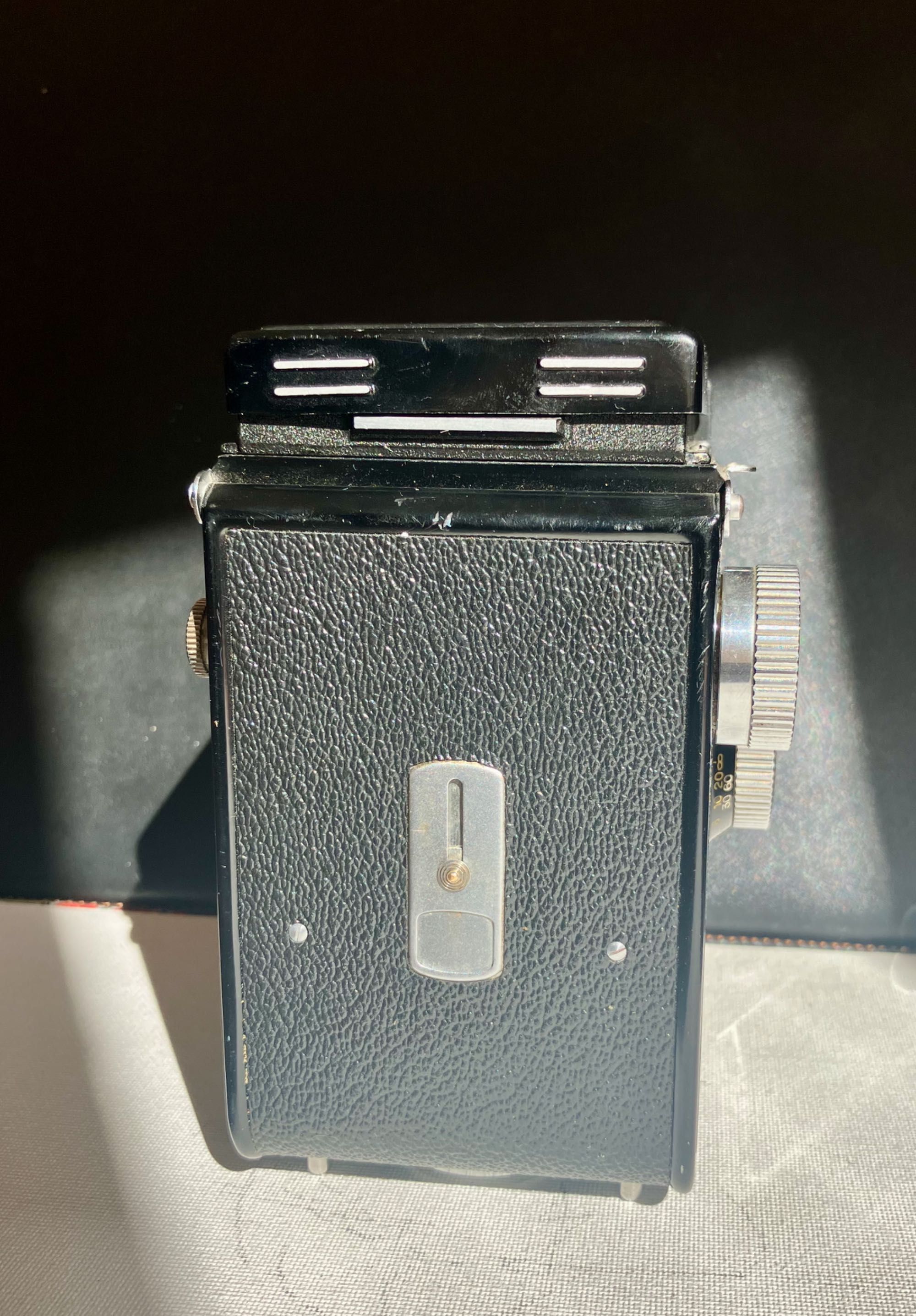 Yashica A – Dwuobiektywowa