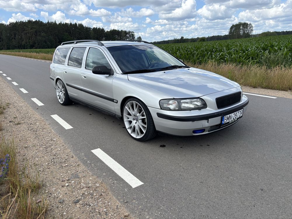 Volvo V70 2.5T AWD!!