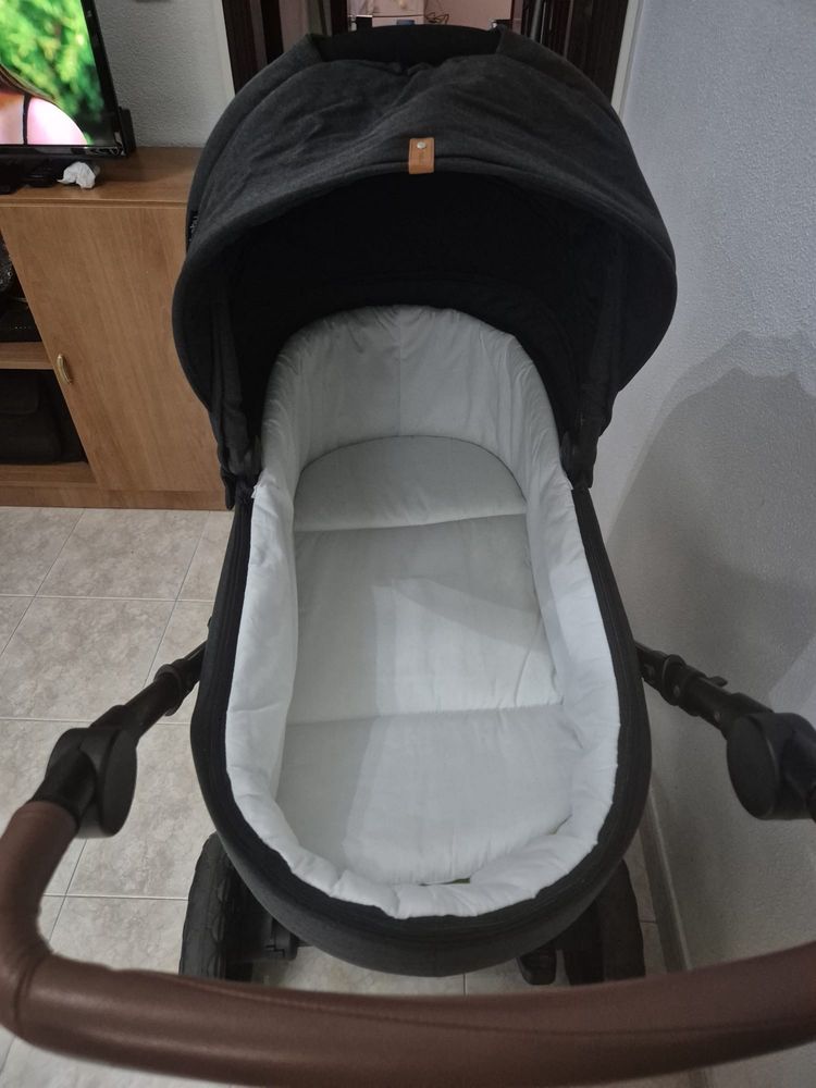 Carrinho de bebé completo e como novo