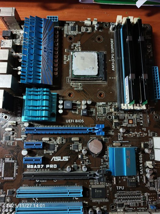 Продам материнскую плату Asus M5A97 Pro + 8 Гб памяти+процессор
