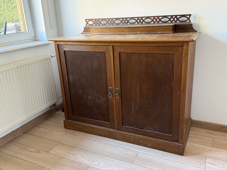 Stare drewniane szafy komplet