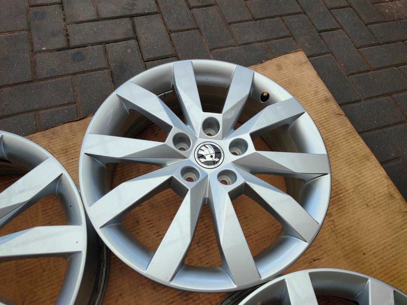 5x112 Alufelgi R17 SKODA Octavia II III IV Superb Golf Caddy ET48 6j