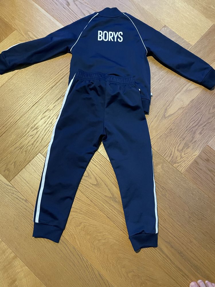 Dres dla chłopczyka marki Adidas z imieniem