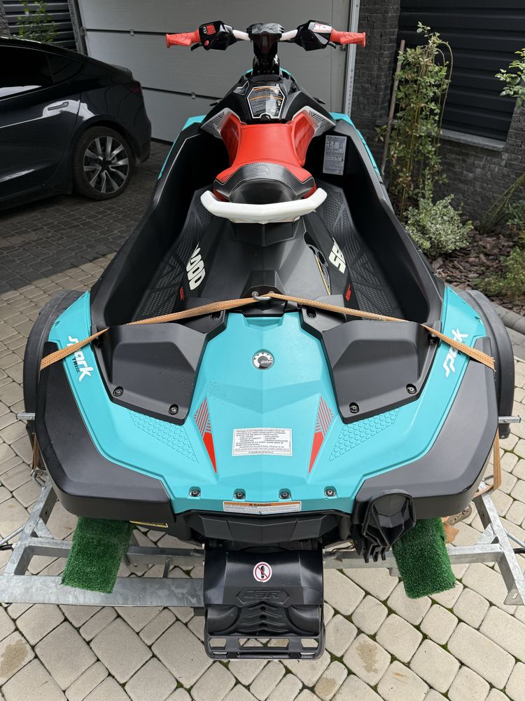 Продам гидроцикл BRP Spark Trixx.
