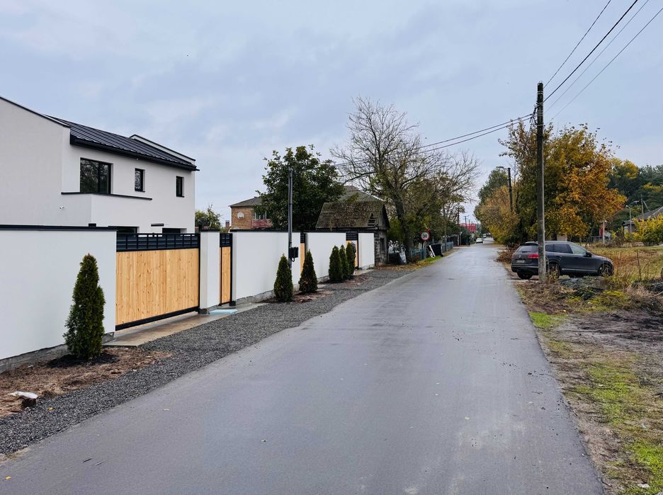 Продається двоповерховий будинок у Дахнівці