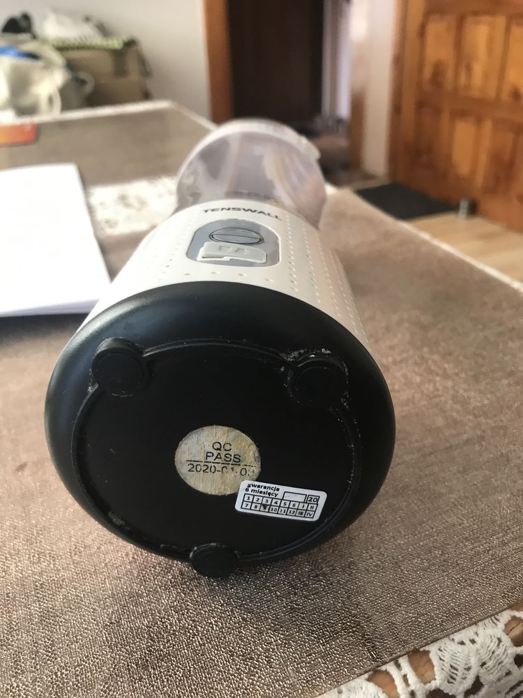 Ręczny robot  Tenswall do odżywczych koktajli , soków.