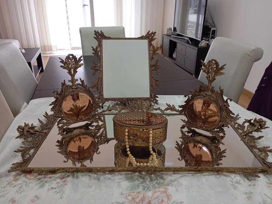 Peça decorativa antiga