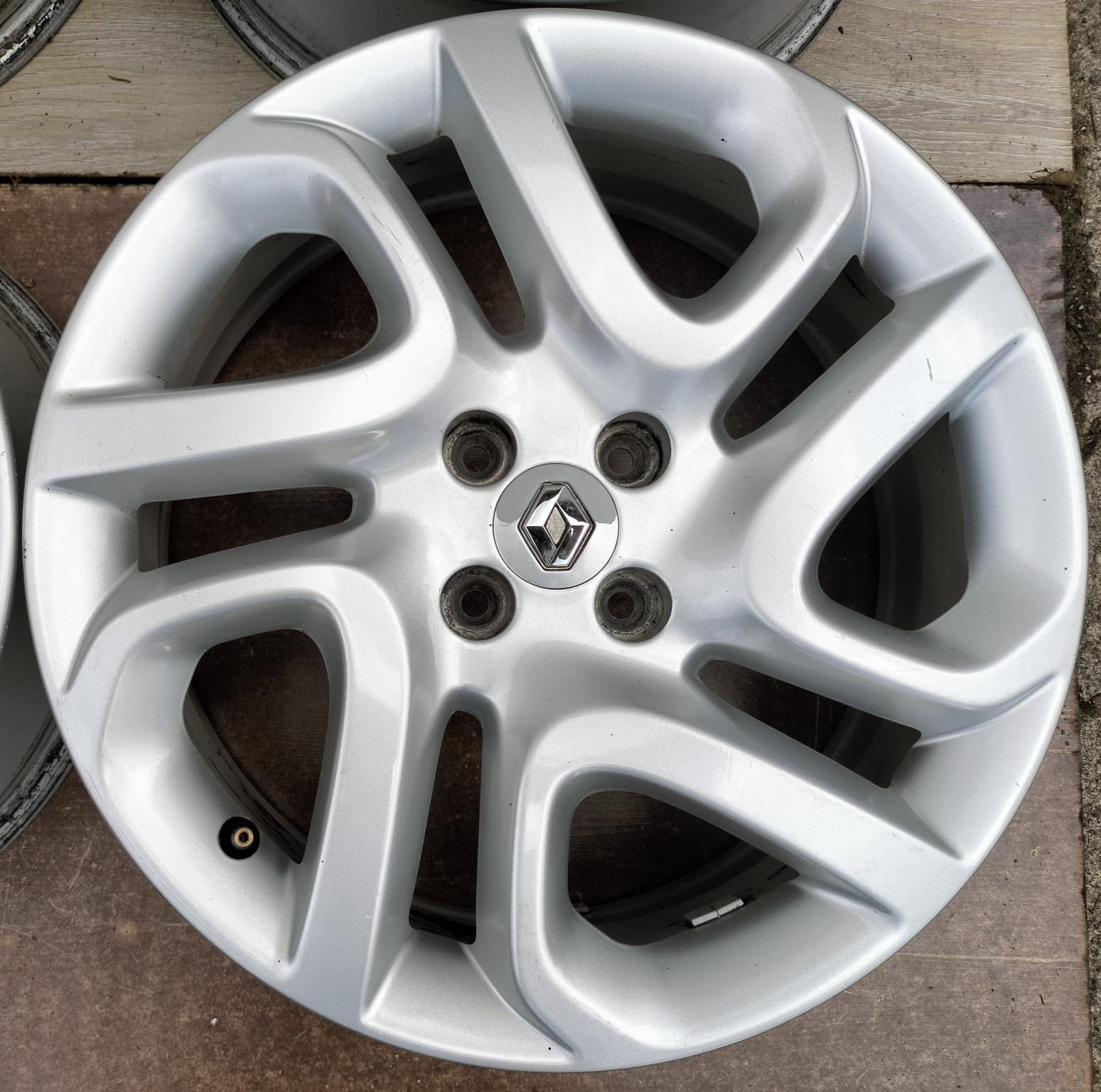 Felgi aluminiowe Renault Clio Captur Twingo 6,5x17 ET40 4x100