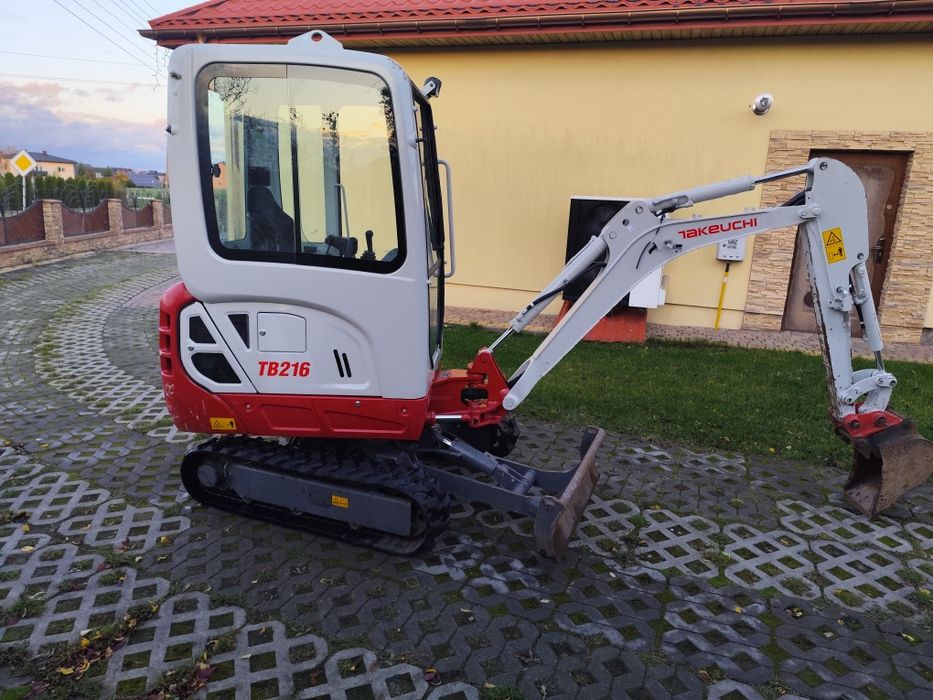 Minikoparka takeuchi Kubota cat jcb