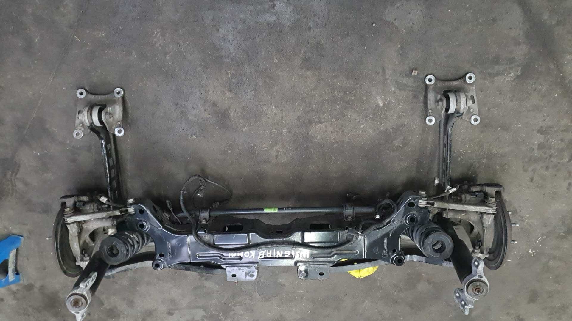 Zawieszenie Oś tylna Opel Insignia b kombi 2.0 i 1.6 diesel i 5 HB