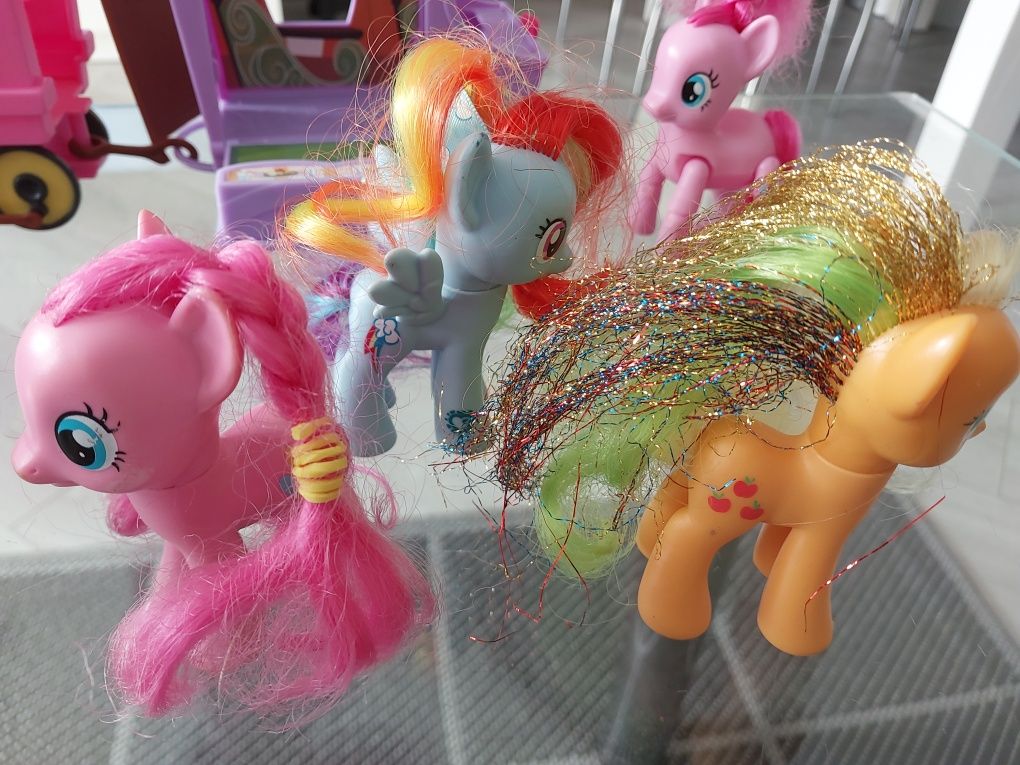 Sprzedam 8 konikow pony Hasbro gratis pociag