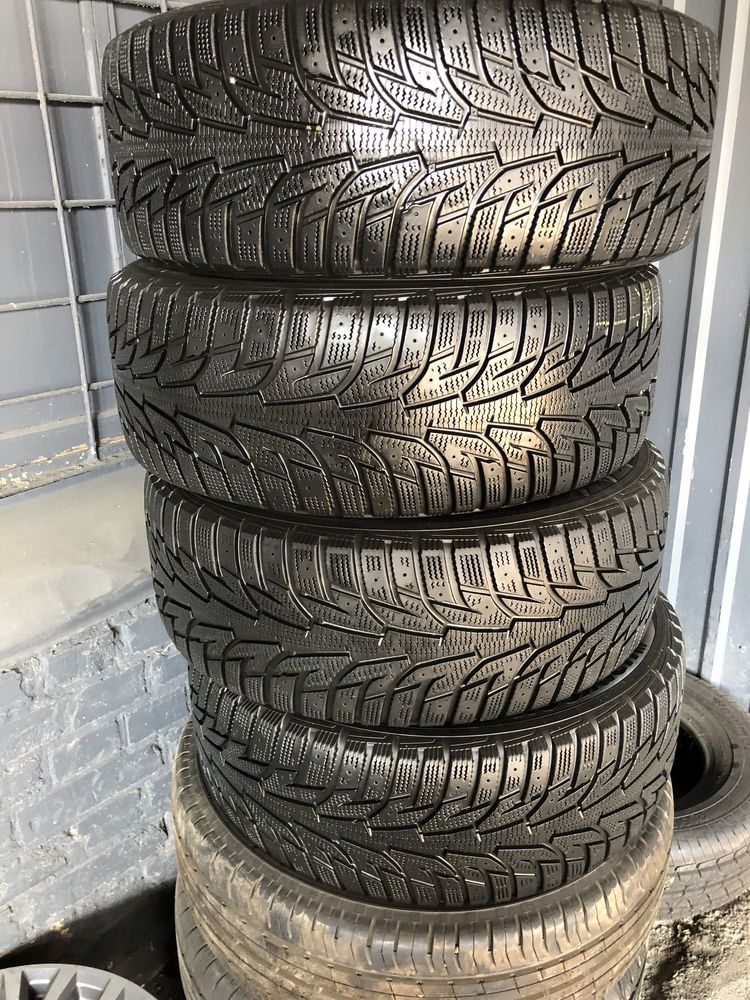 Шини зимові 235/55/17 Hankook