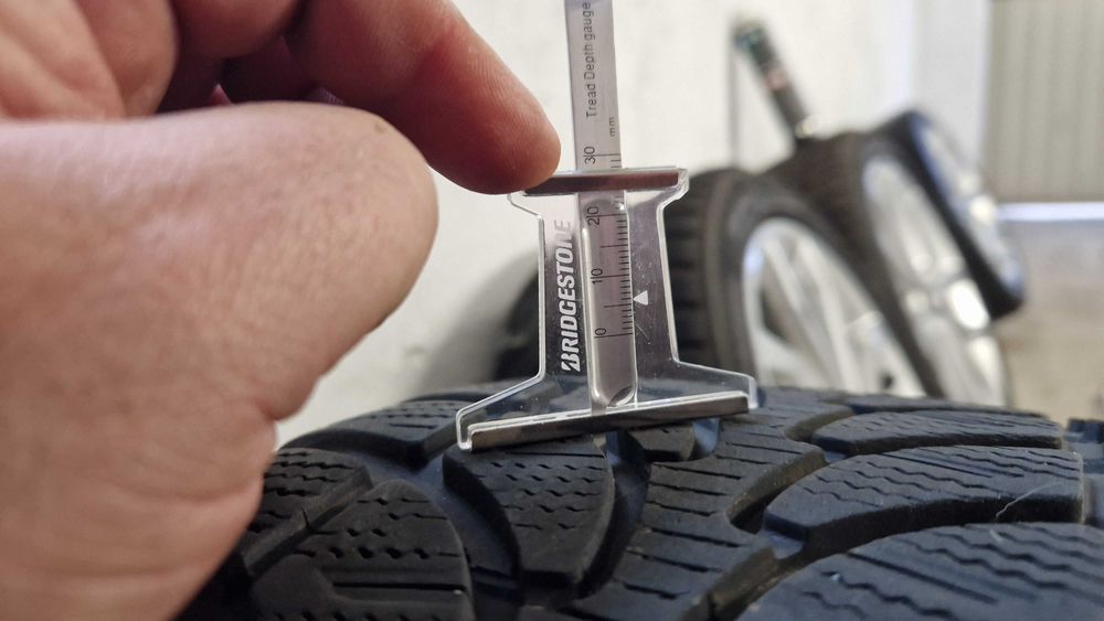 Piękne felgi  z oponami zimowymi  AUDI A6