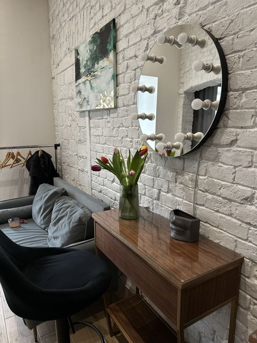 Оренда (комунальні включено) робоче місце для бровиста візажиста