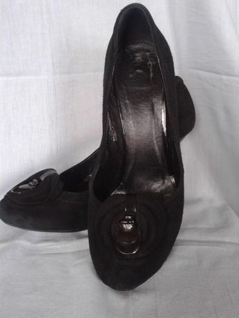 женские чёрные замшевые туфли на шпильке 38 разм.