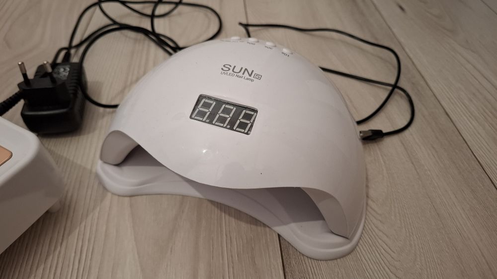 Zestaw Lampa UV led i pochłaniacz pyłu do robienia paznokci