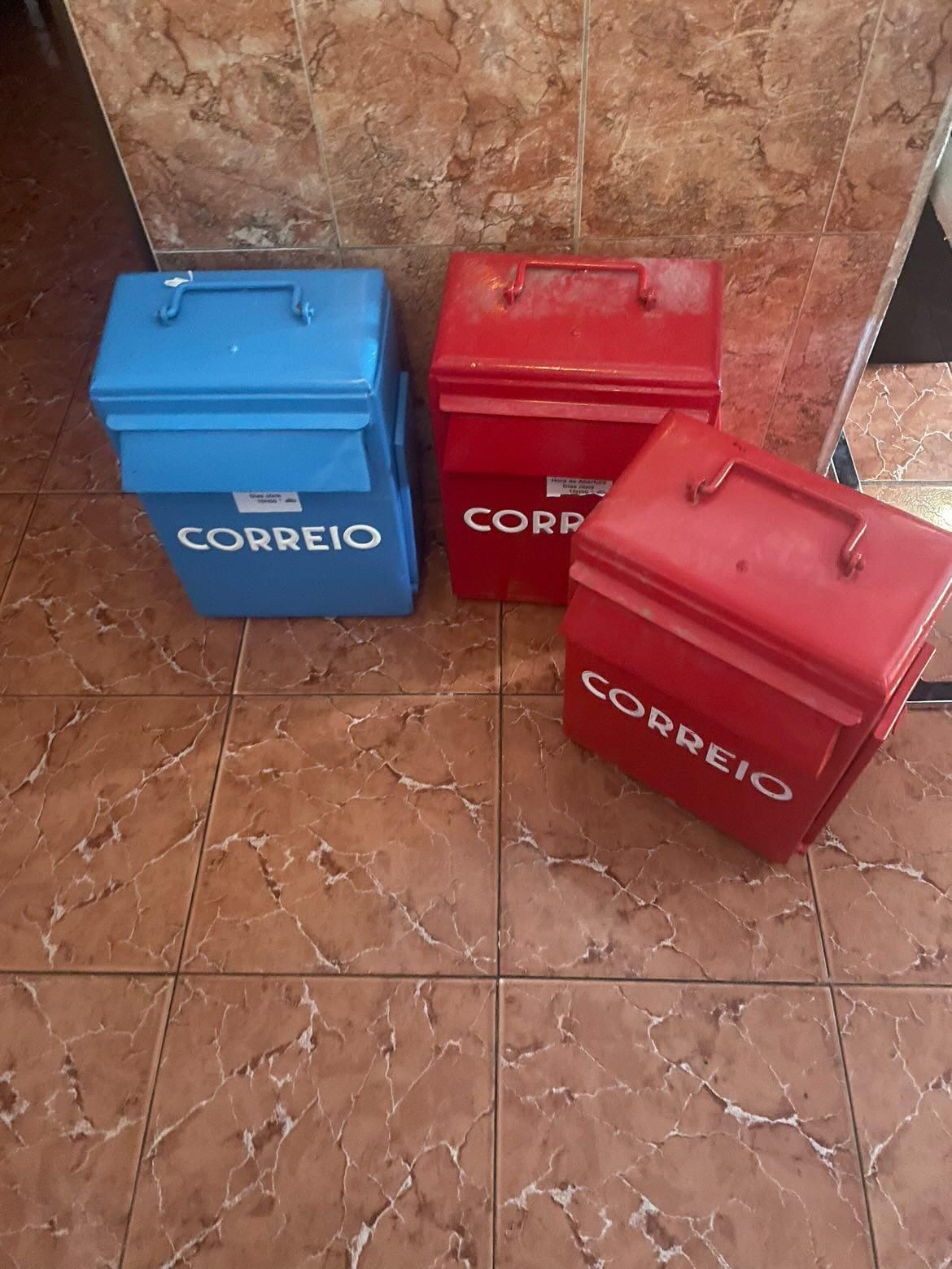 Vendo caixas de correio antigas