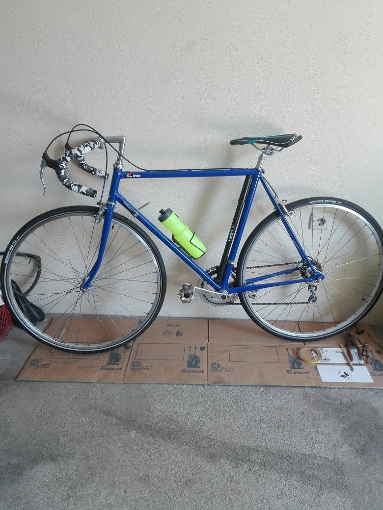Bicicleta de estrada restaurada