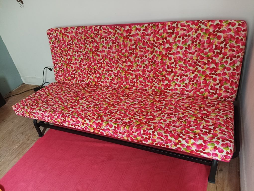 Sofá cama com tecido incrível