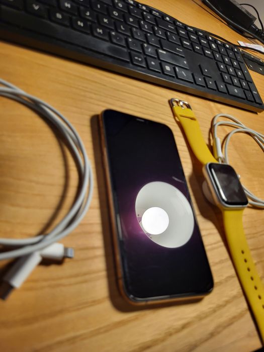 Zegarek smartwatch Iwatch SE 44mm + iphone 11 pro