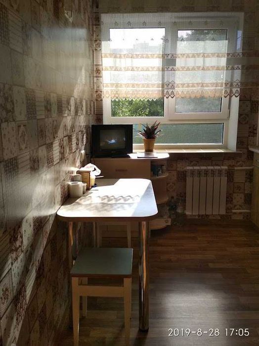 Житомир сдам КОМНАТУ двум девочкам-студенткам (одна уже есть)