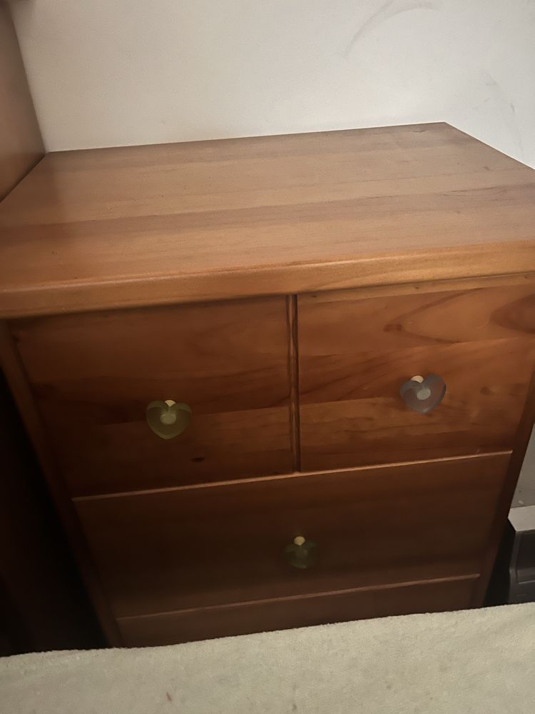 Cama solteiro com mesa cabeceira , comoda e secretaria madeira macica