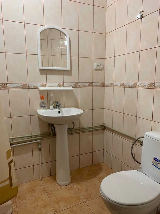 Апартаменти з кухнею на 3 особи. Поряд річка. Є сауна.